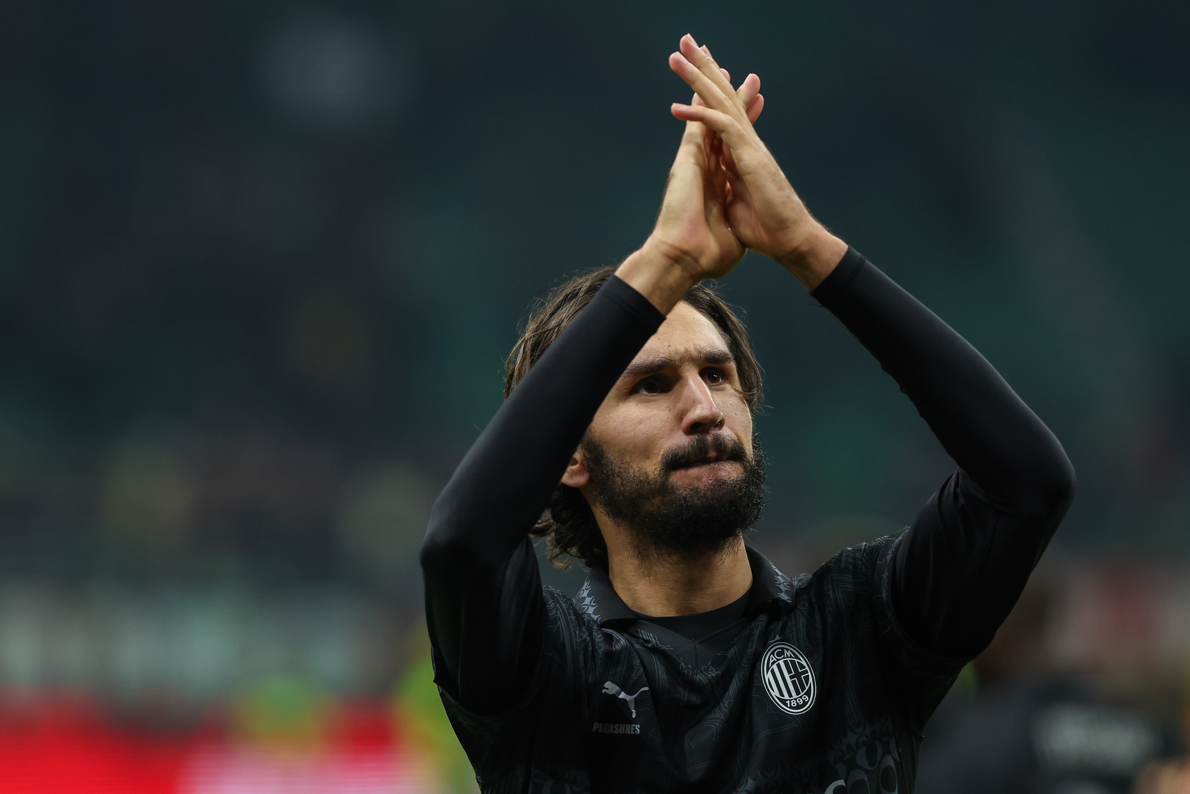 电竞世界杯-全市场：米兰为阿德利标价接近800万欧，那不勒斯和萨索洛有意