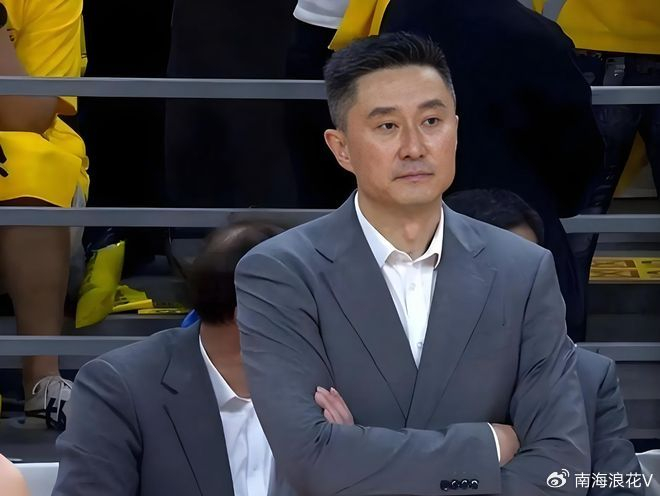 ewc-2米26中锋,砍24分14板大号两双，完爆同曦内线， 球迷：杜锋怎么看？|广州队|南京同曦|加时赛|徐昕|郭昊文_新浪体育_新浪新闻